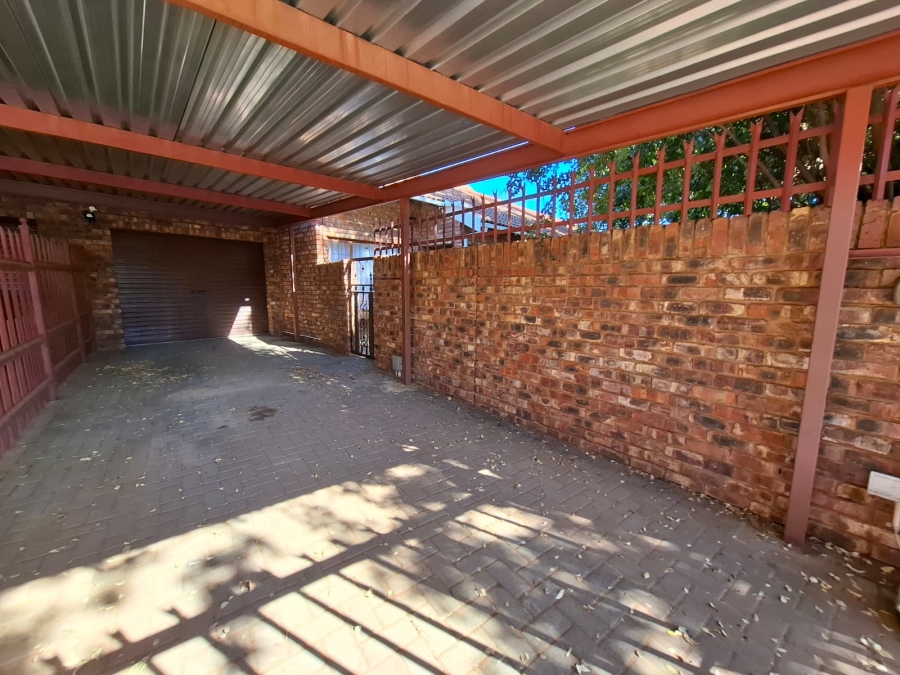 3 Bedroom Property for Sale in Langenhovenpark Free State